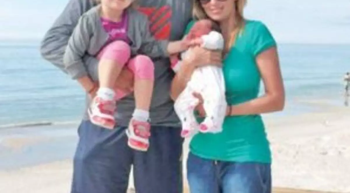 Deşi trăieşte în America, Catrinel Sandu îşi va creştina fetiţa în România! Vezi cine sunt naşii de botez!