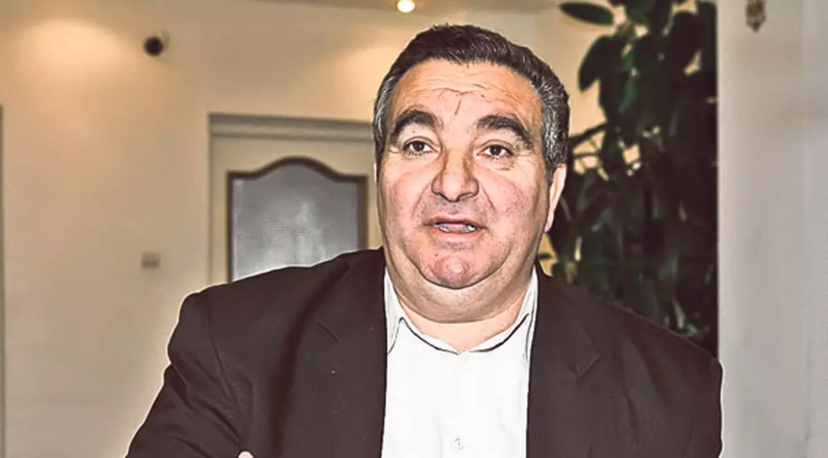 Liderii romilor s-au luat la harţă | Nicolae Păun îl pune la punct pe regele Cioabă în privinţa legitimaţiilor de hoţi