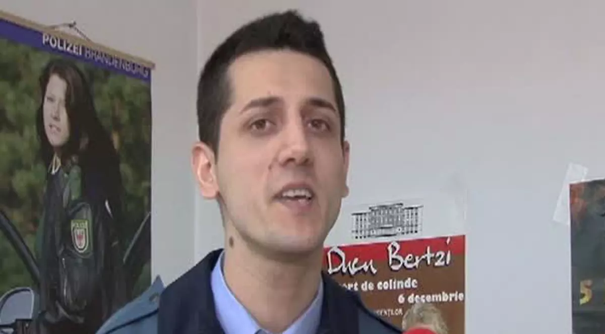 Un poliţist din România îţi face pielea de găină cu vocea sa! Ascultă-i interpretarea senzaţională! | VIDEO