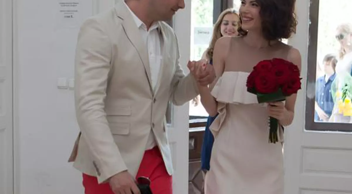 Anca Rusu şi Ştefan Lungu au făcut cununia civilă! Uite ce superbă este ştirista | FOTO