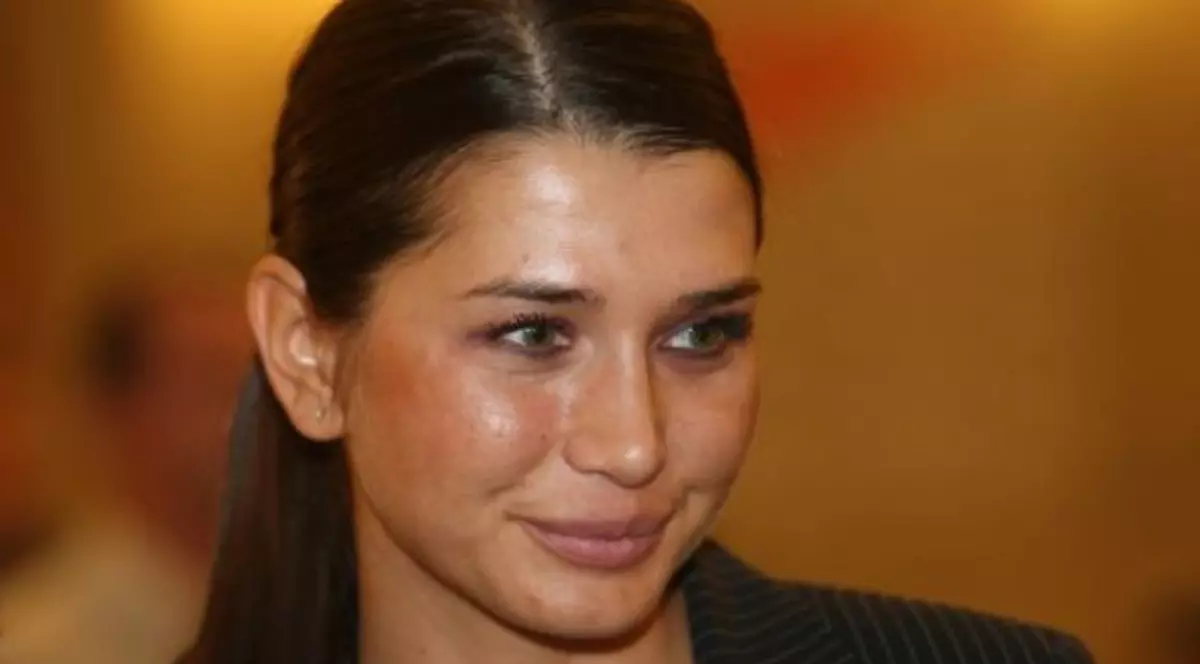 EBA a ţinut ca, pe lângă toţi cei care sărbătoresc Sf. Gheorghe, să felicite O PERSOANĂ SPECIALĂ din viaţa ei. Vezi despre CINE este vorba! Foto în articol