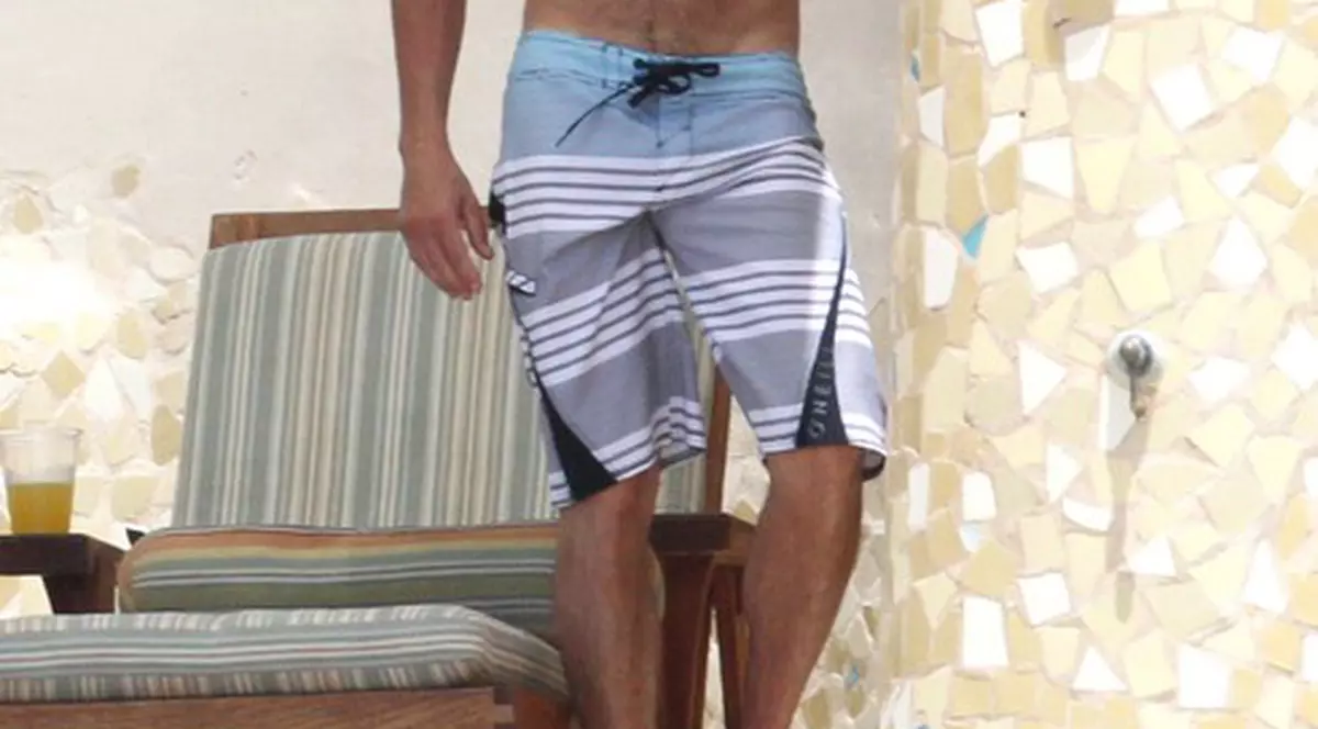 Derek Shepherd din "Anatomia lui Grey" şi soţia sa, într-o formă fizică de individiat la plajă | FOTO