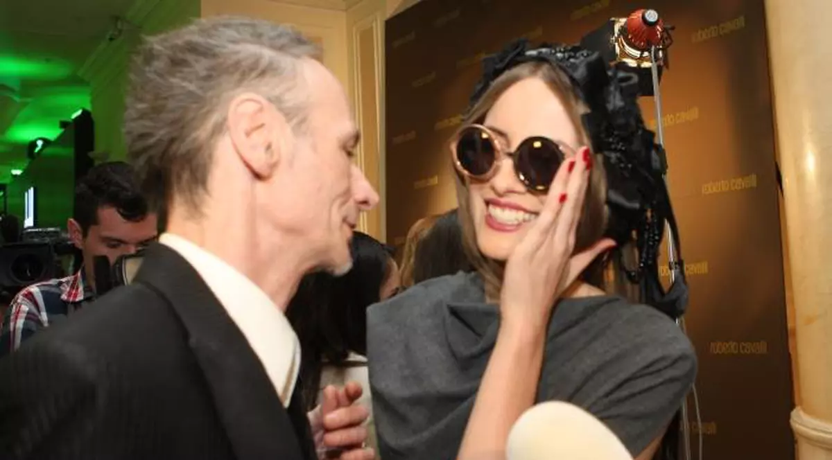 Au dat nas în nas la un eveniment monden şi AU FLIRTAT în faţa camerelor! Vezi ce SĂGEŢI i-a aruncat Mihai Albu fostei soţiii!