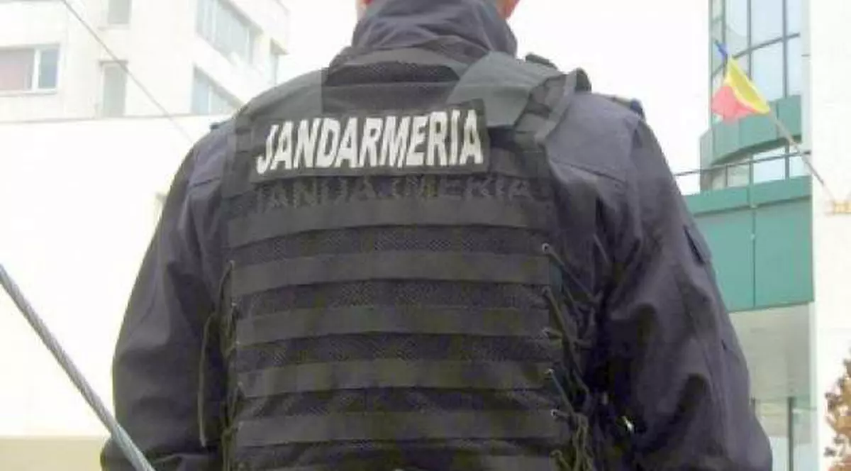 Un fost polițist și-a luat nora la bătaie, pe scările Judecătoriei Craiova