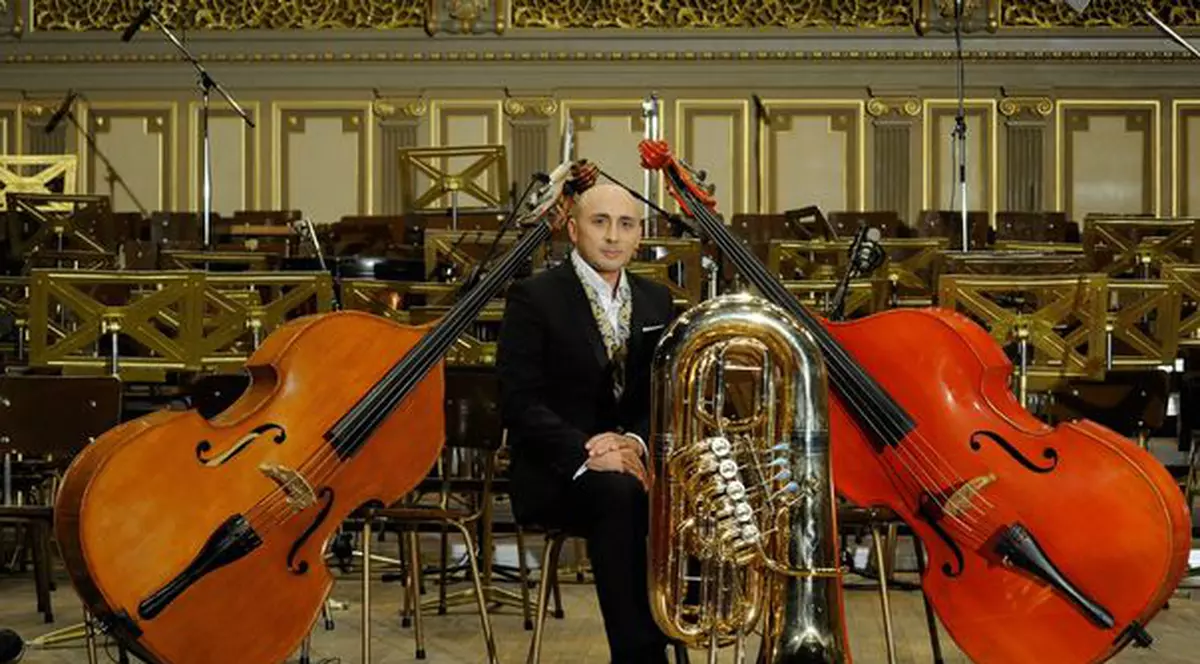 Fetiţa lui Marcel Pavel va avea cinci perechi de naşi!