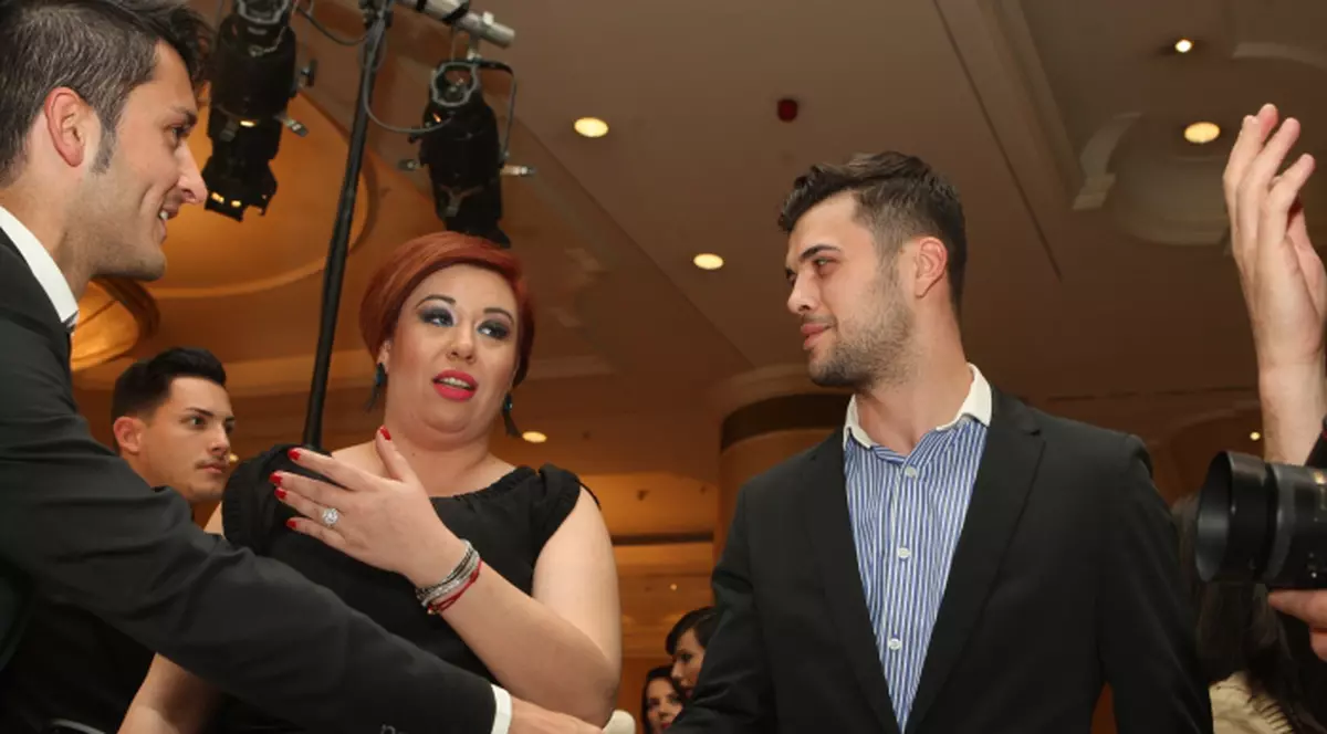 Oana Roman şi-a scos iubitul în lumea bună! Uite CUM L-A PREZENTAT INVITAŢILOR | FOTO