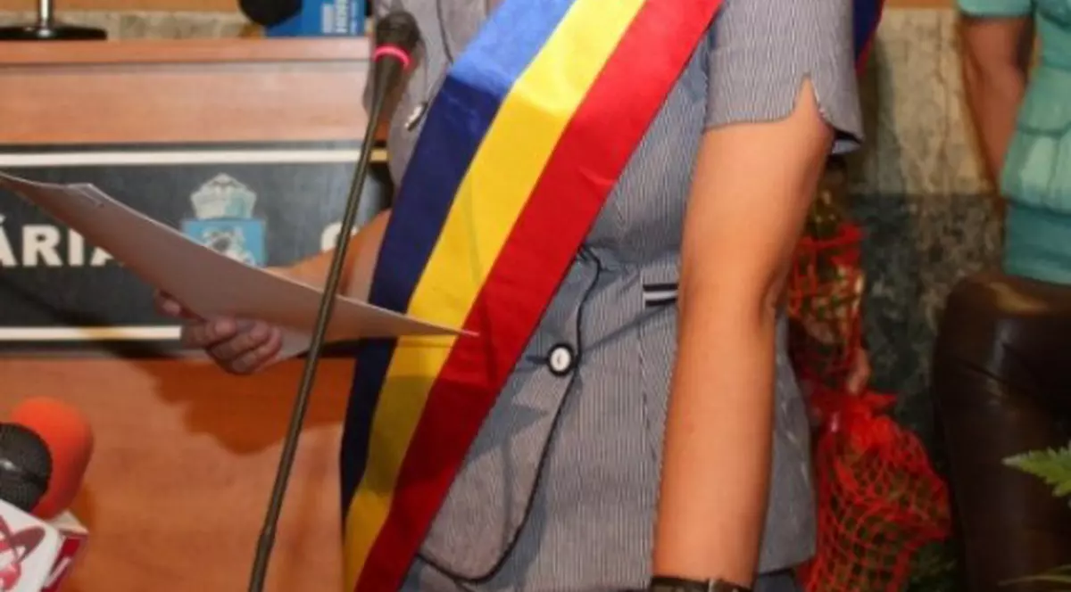 Să tot lucrezi ca BUGETAR! Vezi ce SALARIU NESIMŢIT are soţul Olguţei Vasilescu! FOTO