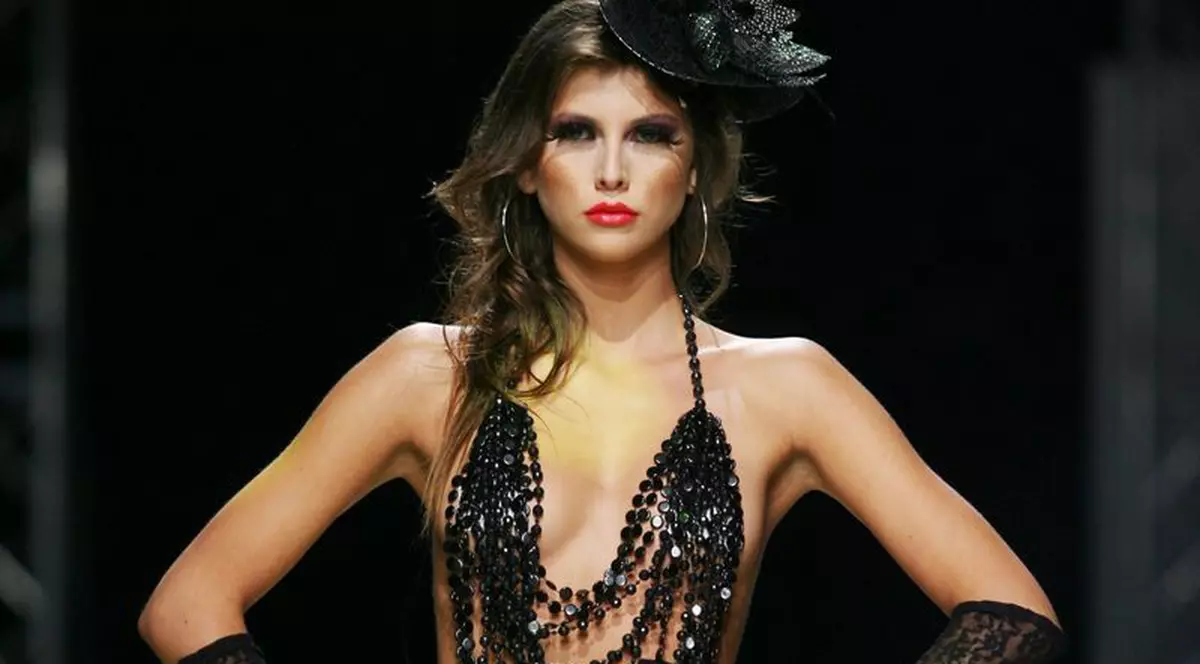 Roxana Ilie, DEPENDENTĂ de OPERAȚIILE ESTETICE? Uite câte intervenții de înfrumusețare are și ce vrea să mai schimbe la ea!