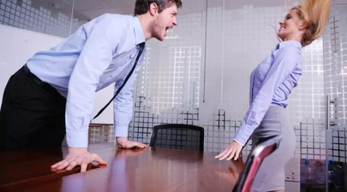 Şocant: Top cerinţe ciudate la job. Tu ce ai face dacă şeful ţi-ar cere asta?