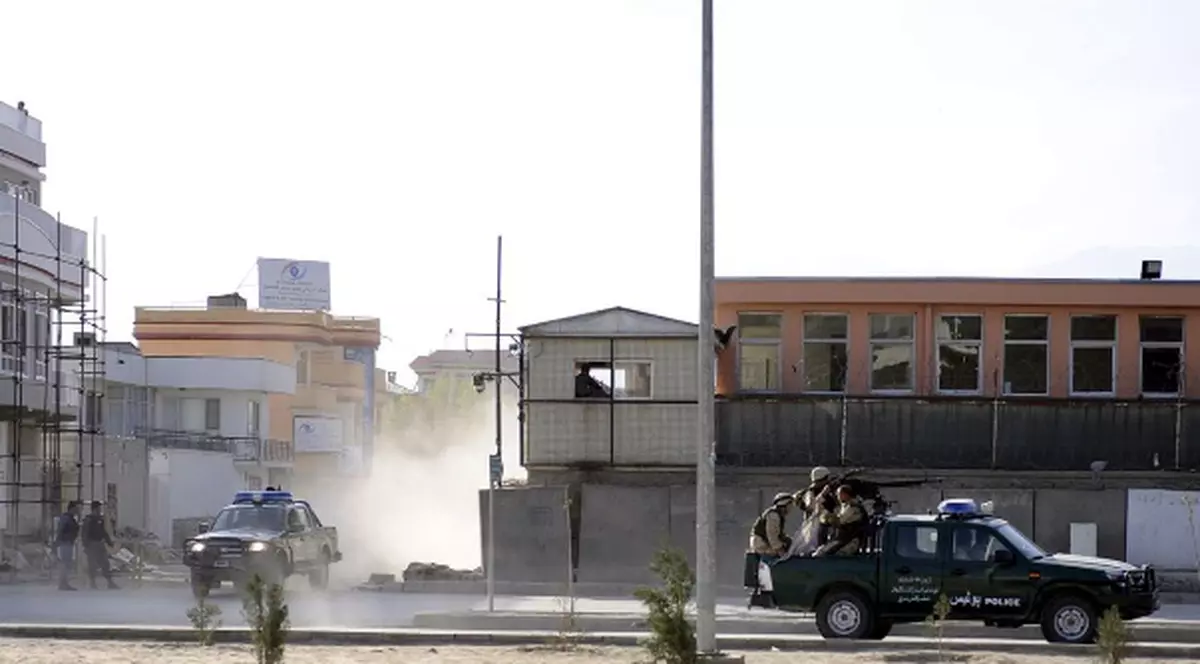 CRIZĂ în AFGANISTAN: 9 PASAGERI, luați prizonieri de TALIBANI, după ce ELICOPTERUL lor a aterizat de urgență