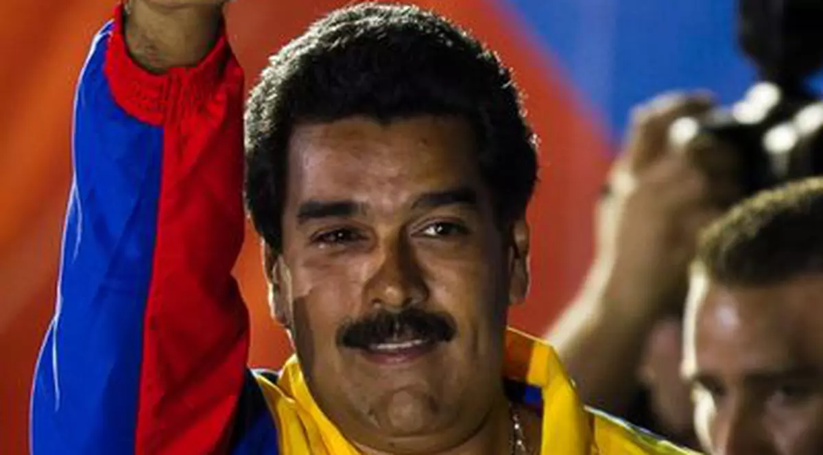 Favoritul lui Hugo Chavez a câştigat alegerile în Venezuela. Nicolas Maduro a aşteptat rezultatele îmbrăcat în trening!