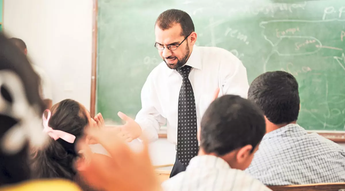 Le vorbeşte de Satana, în loc să facă ora de istorie! O asociaţie atrage atenţia autorităţilor că unii profesori îndoctrinează religios copiii