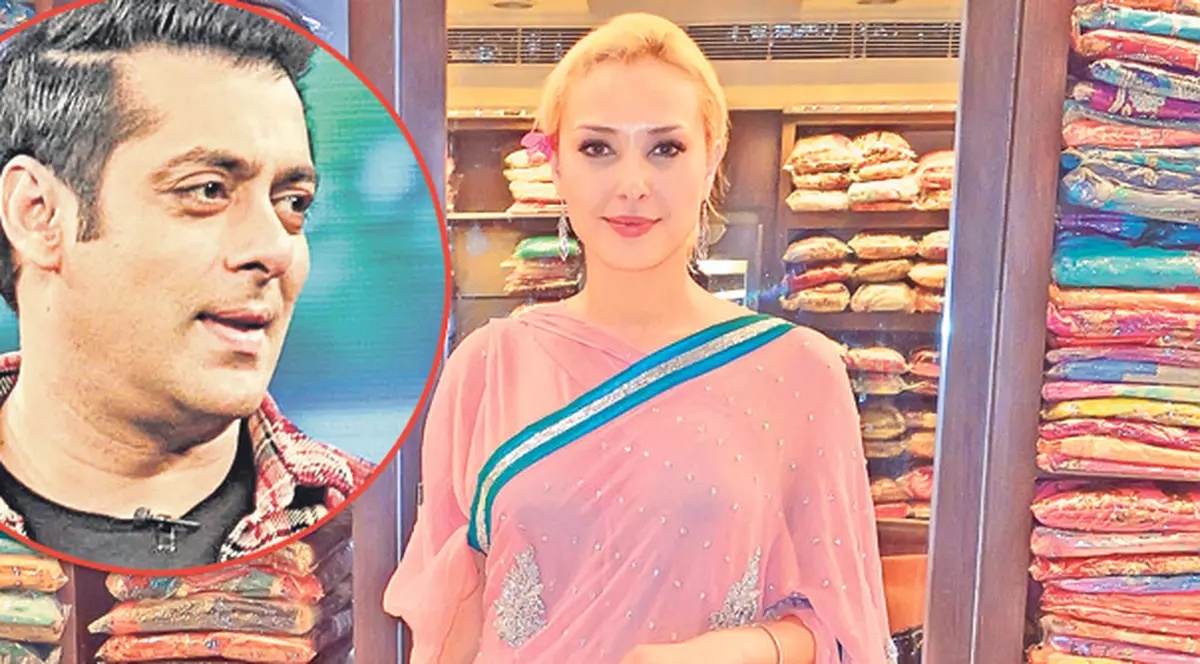 IULIA VÂNTUR S-A CĂSĂTORIT? Românca poartă "VERIGHETA INDIANĂ" | FOTO