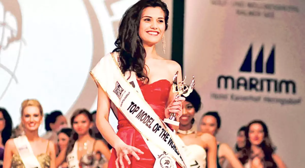 Loredana Salanţă este Miss World România 2009 şi Top Model of the World 2010! De pe podiumul de modă direct la cratiţă