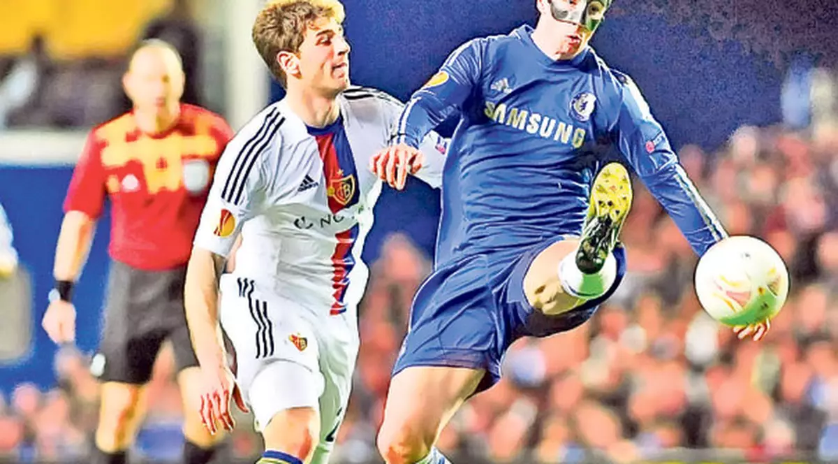 Chelsea Londra s-a calificat joi în ultimul act al Europa League, după ce a câştigat anul trecut Liga Campionilor