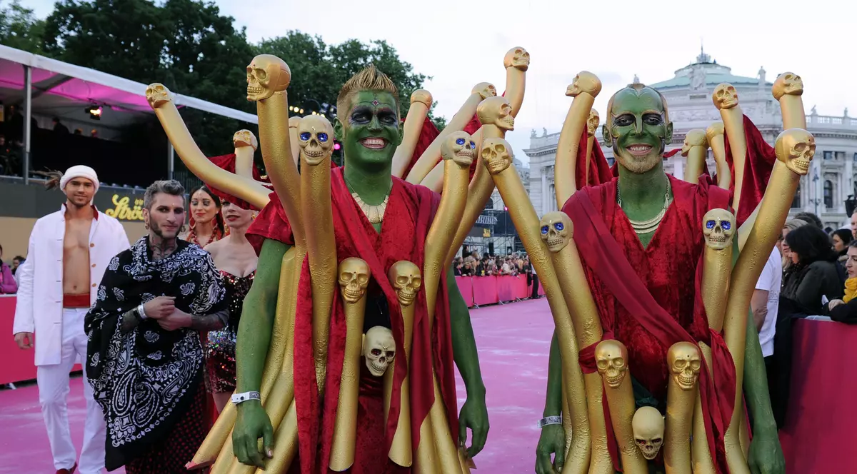 Austriecii şi-au dat FRÂU LIBER IMAGINAŢIEI! Iată cum s-au COSTUMAT ca în "1001 de nopţi" pentru un bal! FOTO SPECTACULOASE