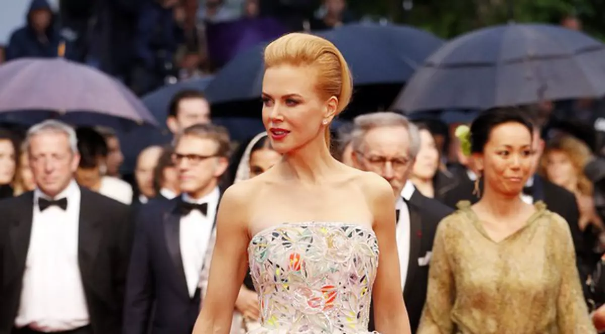 Nicole Kidman, VEDETA INCONTESTABILĂ a covorului roşu de la Cannes! Vezi în ce ŢINUTĂ RĂVĂŞITOARE a apărut! FOTO