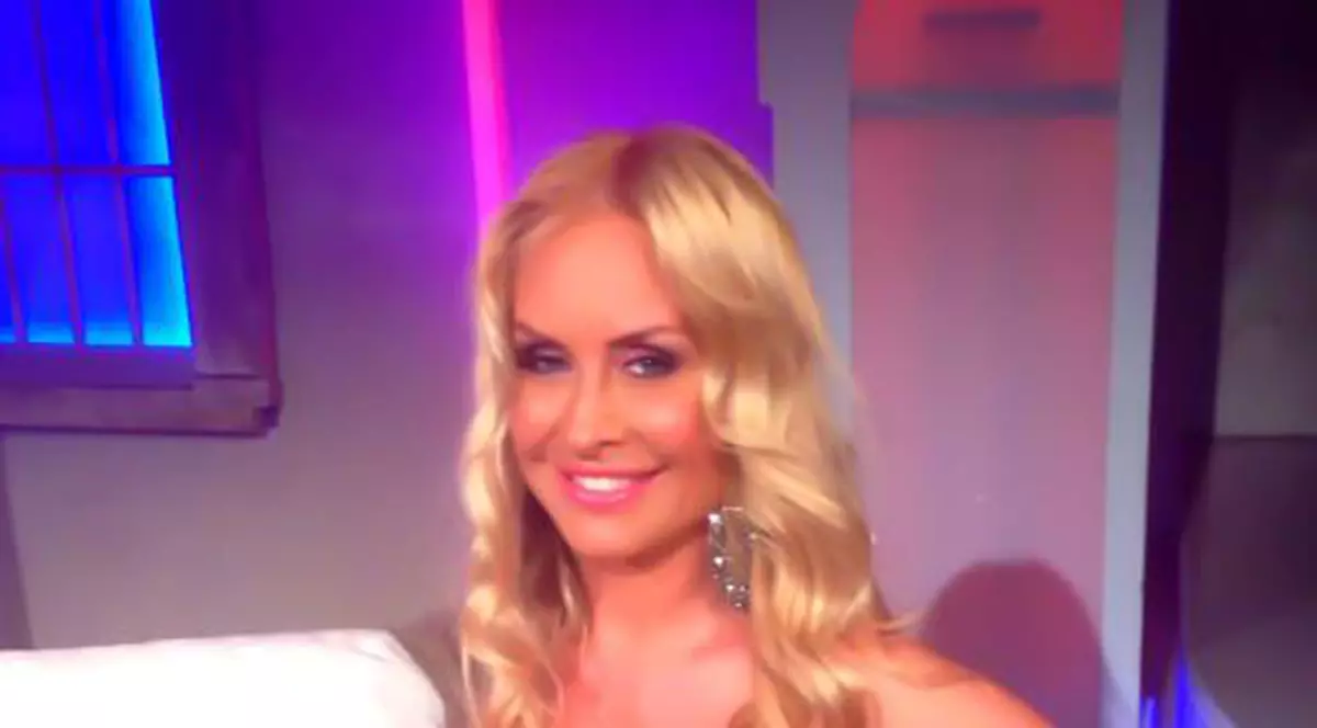 Vica Blochina este FERICITĂ! Uite CINE O STRÂNGE ÎN BRAŢE