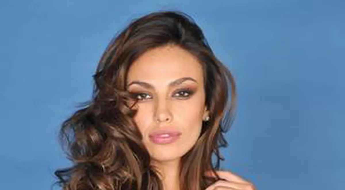 „Mădălina Ghenea trebuie dusă undeva unde s-o dezbraci de când a coborât din avion.” Cine este singurul bărbat care ar avea curajul să spună asta despre olteancă?
