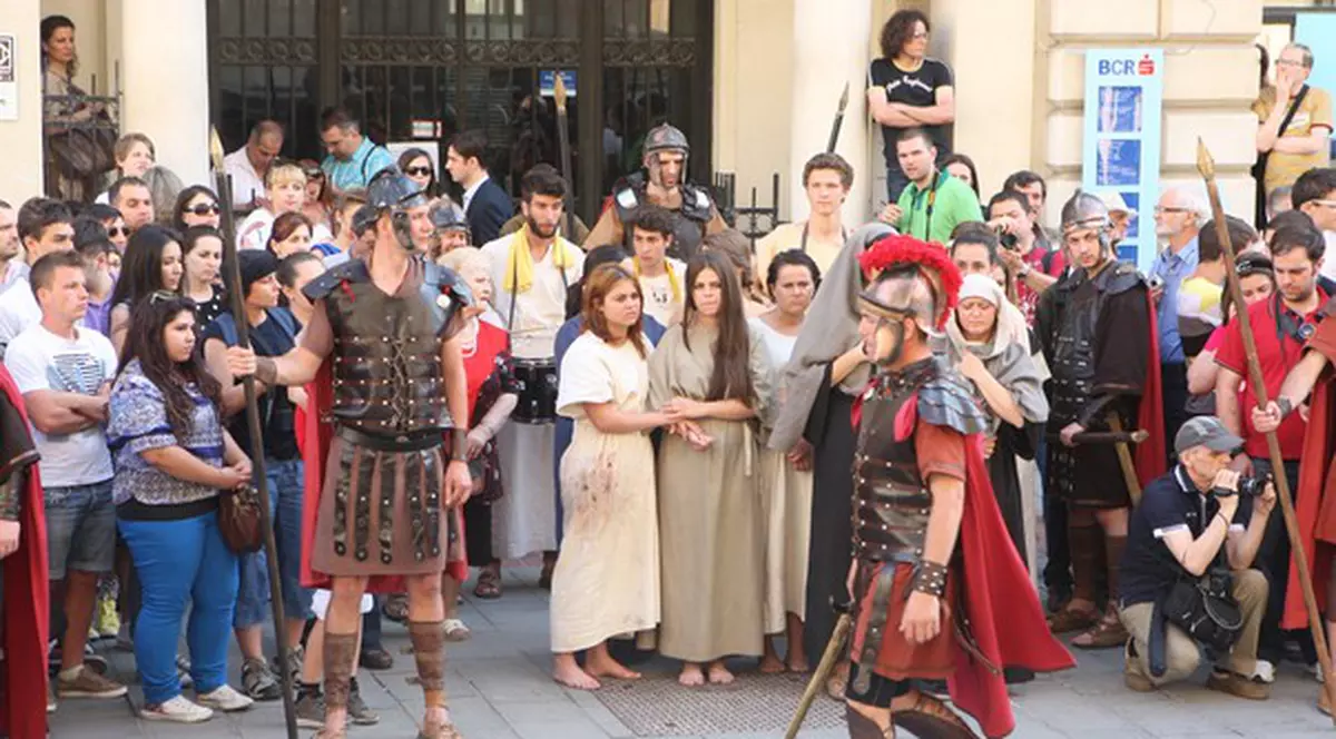 Au refăcut în Centrul Vechi răstingnirea lui Iisus Hristos! FOTO IMPRESIONANT