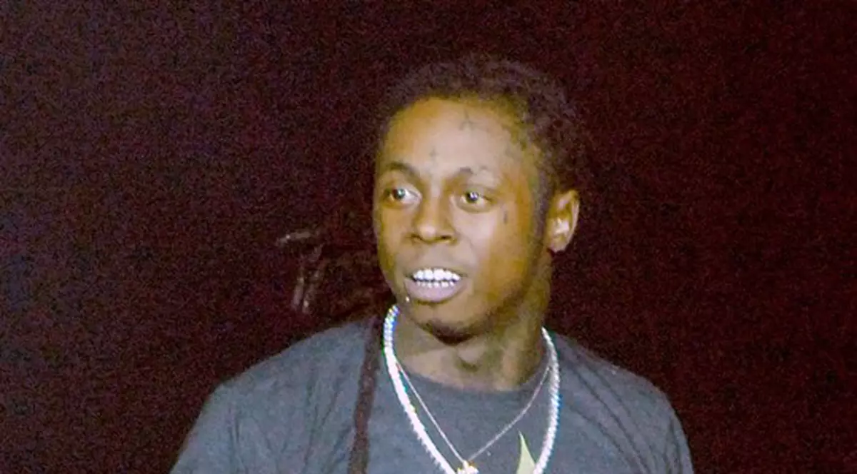 Unul dintre cei mai cunoscuţi rapperi ai lumii, GRAVE PROBLEME de SĂNĂTATE! Lil Wayne a fost spitalizat din cauza CONVULSIILOR CEREBRALE!