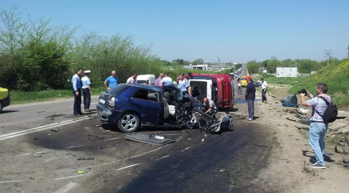 ACCIDENT FOARTE GRAV ÎN CONSTANŢA! 7 răniţi, dintre care doi copii, în urma accidentului