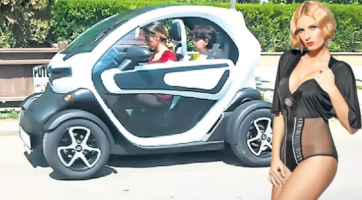 Andreea Bănică și-a tras maşinuţă cu vedere la pulpiţe!