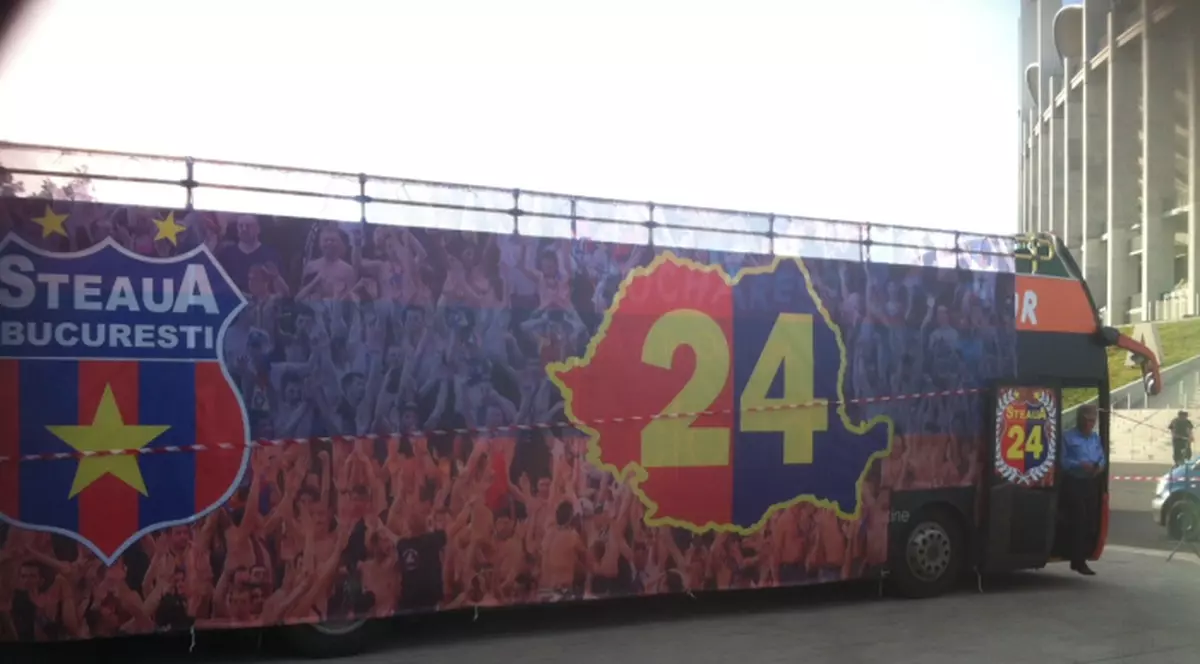 Uite cum arată AUTOCARUL în care steliştii vor sărbători TITLUL CU NUMĂRUL 24 | FOTO