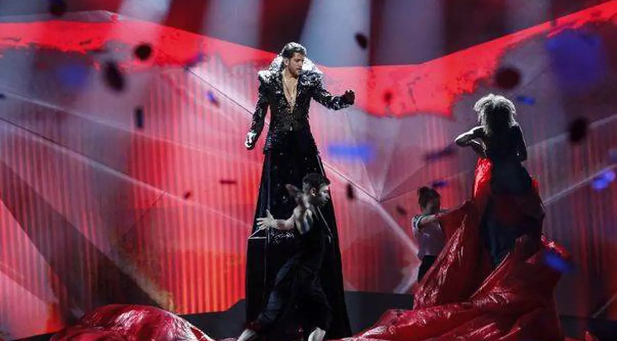 CE nu ştiai despre ROCHIA CONTROVERSATĂ a lui Cezar Ouatu de la Eurovision!