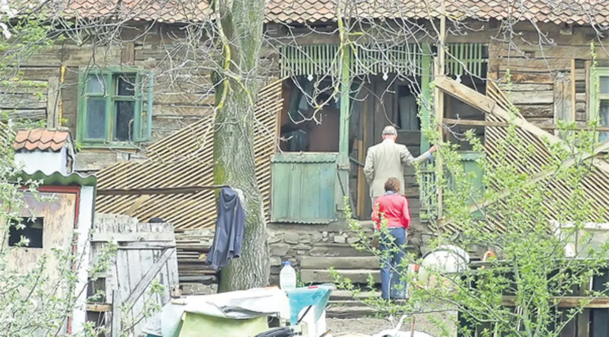 Prinţul Charles se relaxează plimbându-se pe jos prin satele din Transilvania