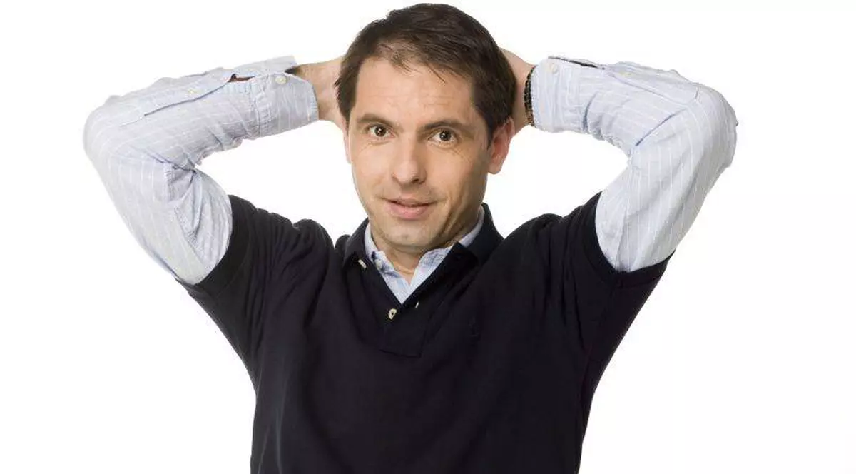 La aşa ceva nu te-ai fi aşteptat NICIODATĂ! Dan Negru, în IPOSTAZE INCENDIARE alături de DOUĂ BLONDE APROAPE DEZBRĂCATE, una FOARTE CUNOSCUTĂ! FOTO ÎN ARTICOL