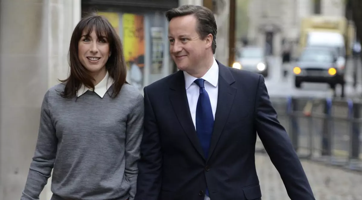 Premierul britanic a ŞOCAT pe toată lumea dezvăluind că soţia lui s-a îndrăgostit de el PENTRU CĂ AVEA MAŞINĂ!