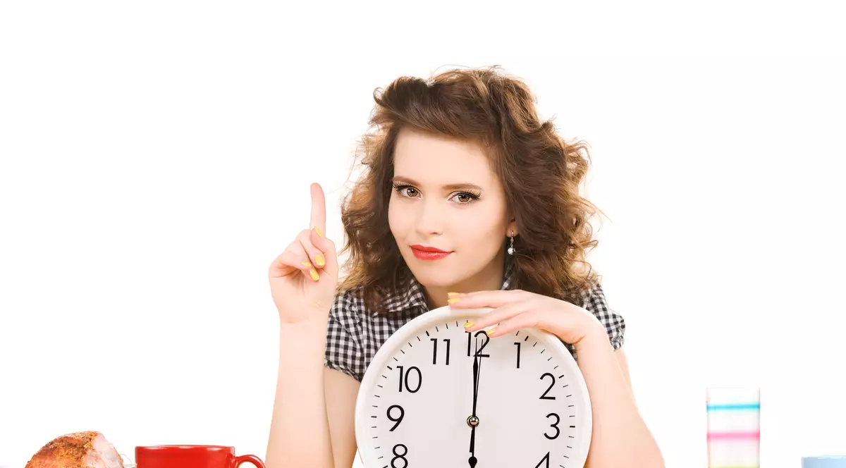 Nu mânca pe fugă, ci după program!