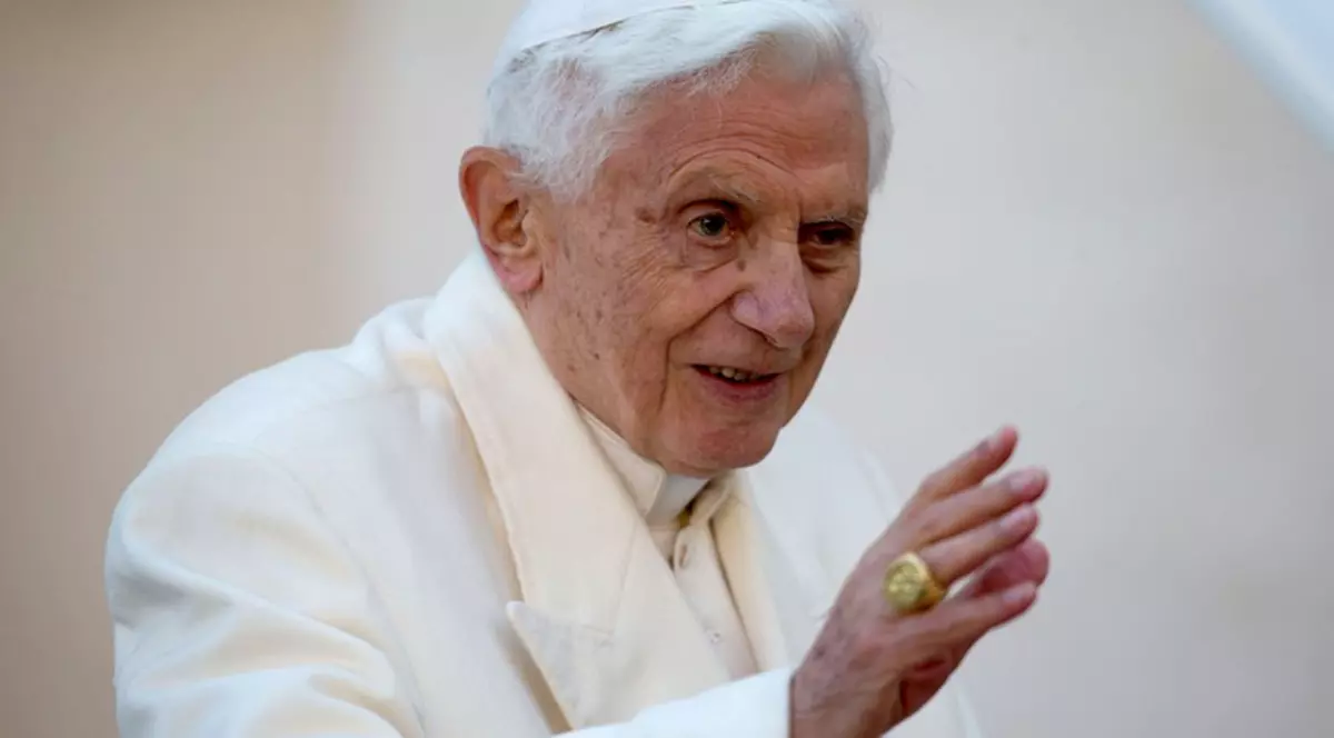 STAREA DE SĂNĂTATE a FOSTULUI PAPĂ, din ce în ce MAI PRECARĂ: "Nu cred că-l vom mai avea mult timp printre noi"