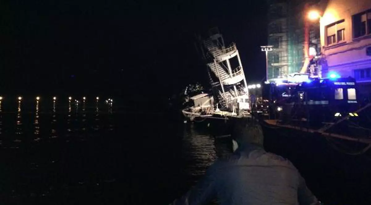 Trei persoane au murit după ce o navă s-a ciocnit cu un turnul de control, în portul Genova, din Italia
