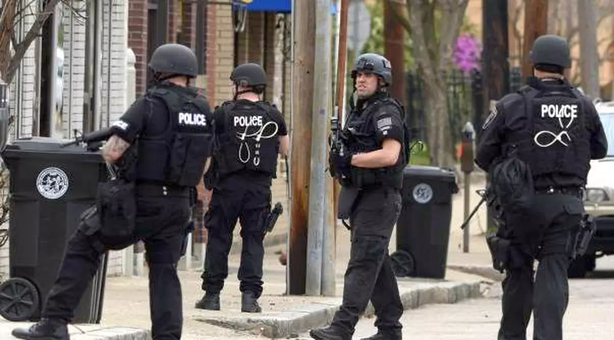 Bărbat suspectat de complicitate cu autorii atentatelor de la Boston, împușcat de FBI