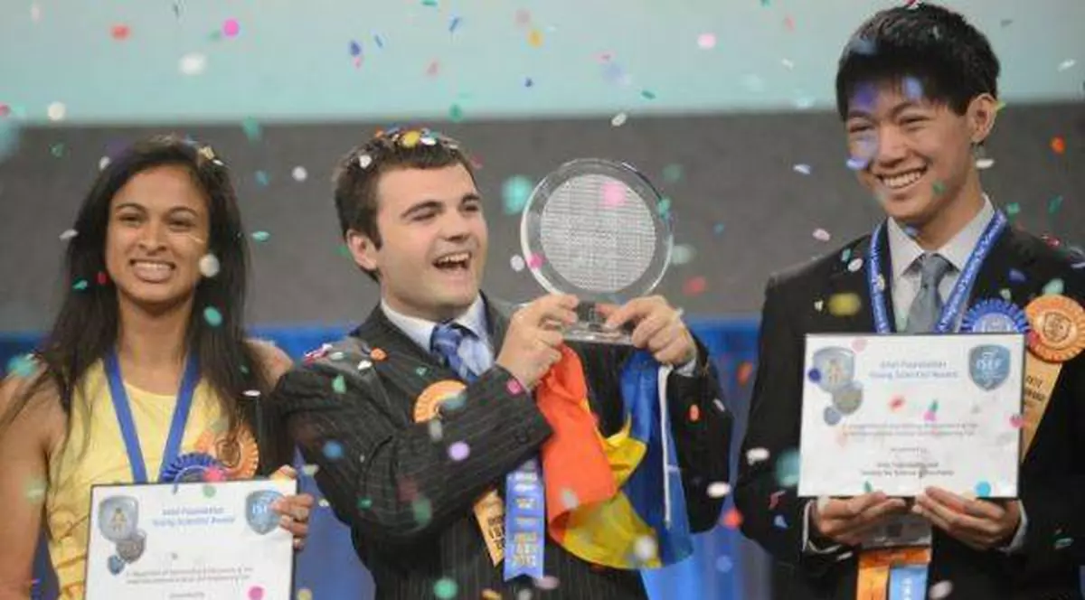 O tânără de 18 ani a inventat un dispozitiv care ar putea încărca un smartphone mai puțin de 30 de secunde - VIDEO