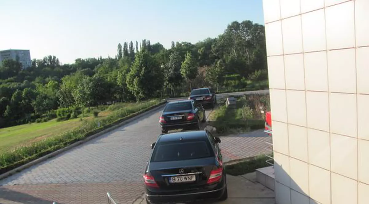 La plimbare cu limuzinele prezidenţiale, în interes personal | FOTO