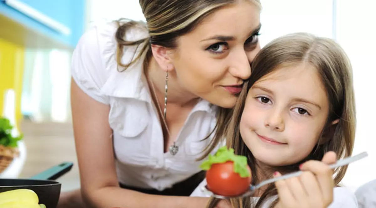 Îţi hrăneşti corect fetiţa? 5 obiceiuri alimentare care previn cancerul de sân