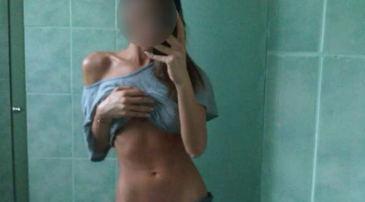 O asistentă TV, POZE DEOCHEATE ÎN BAIE! Uite ce fotografii a publicat  | FOTO ÎN ARTICOL