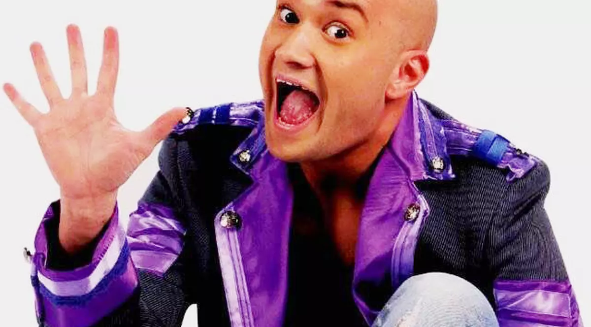 PERVERSA LUI BENDEAC: "Sunt fericit. MILF-ul meu preferat a divorţat"