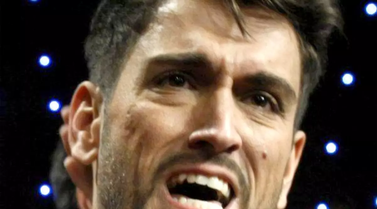 CREDEAI CĂ NU SE POATE MAI SUBŢIRE? Ascultă-l pe Cezar Ouatu CUM CÂNTĂ CU HELIU