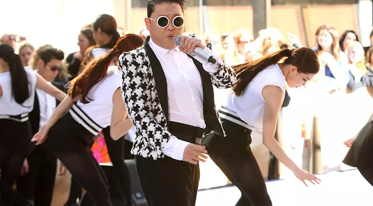 SUCCESUL LUI A APUS? Cântăreţul PSY HUIDUIT COPIOS la Roma! VIDEO