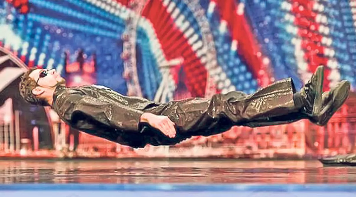 Razy Gogonea, românul care i-a uimit pe britanici cu mişcările sale, invitat special în finala „România Dansează"