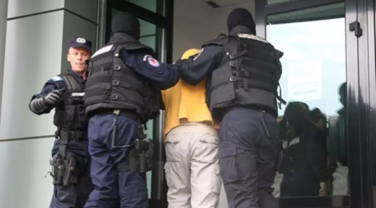 Soț gelos în arest după ce l-a bătut pe amantul soției sale