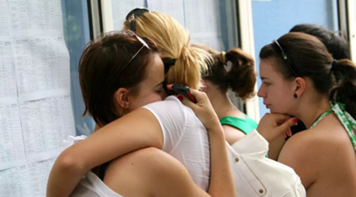 Guvernul sare în ajutorul elevilor care nu au luat bac-ul