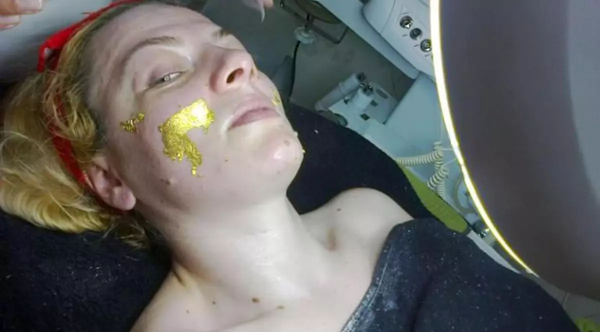 Rouge face tratament cu mască de aur