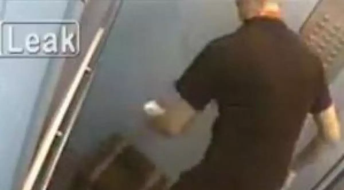 Un angajat mult prea zelos! A vrut să ducă comanda perfectă, dar tu ai mai mânca după ce ai să vezi ce a făcut? | VIDEO