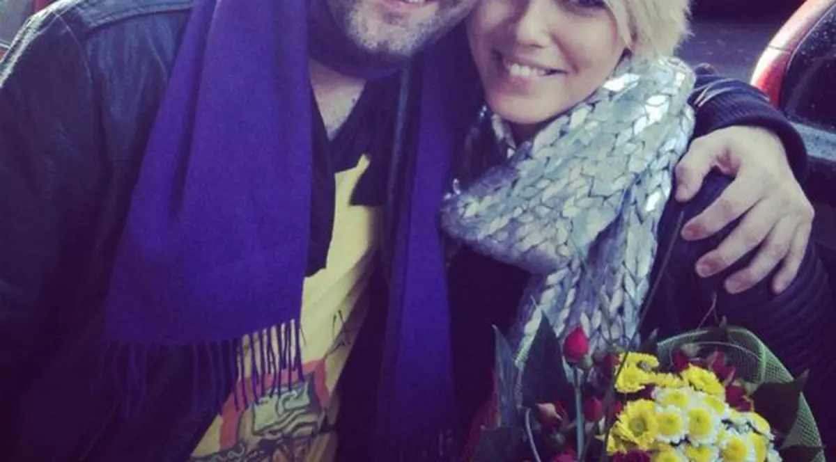 SORE RUPE TĂCEREA: Uite ce spune cântăreaţa despre RELAŢIA CU SMILEY