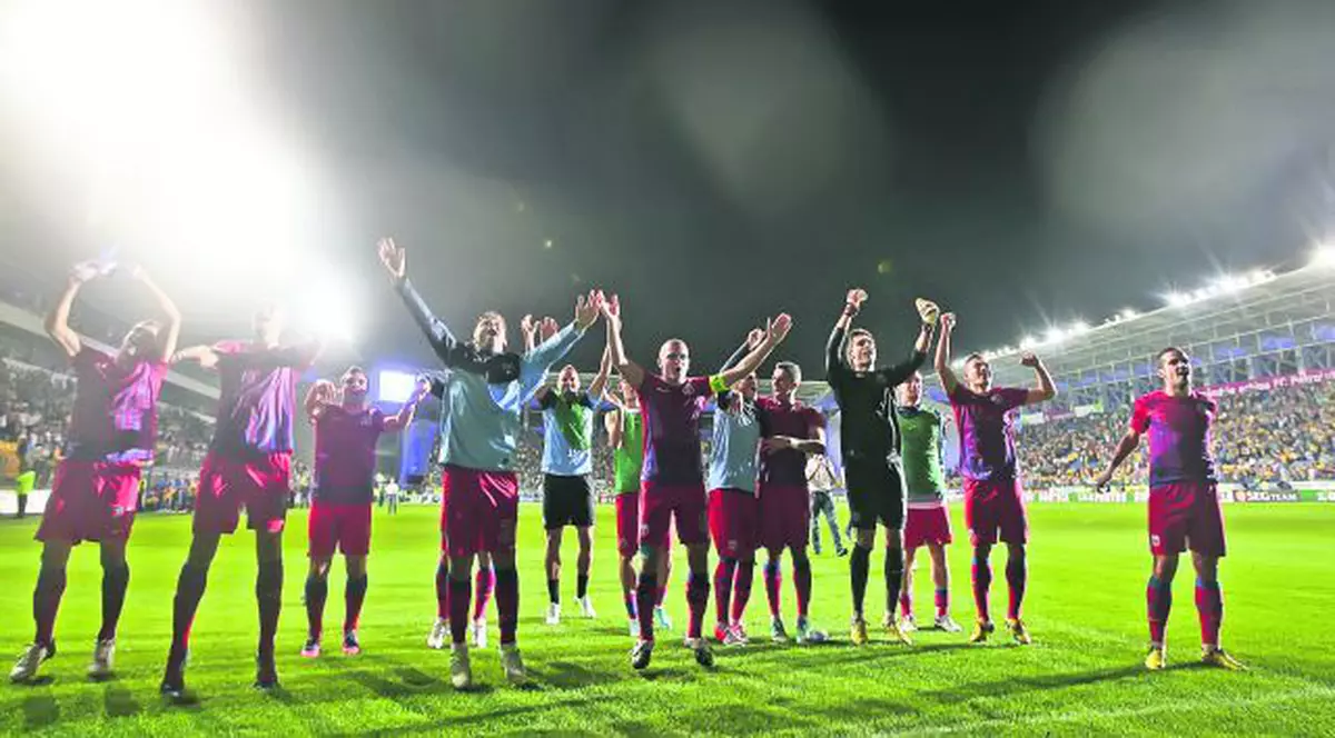 Steaua City Tour! Campioana vrea să închirieze unul dintre autocarele descoperite care fac turul Bucureştiului, pentru a defila prin Capitală